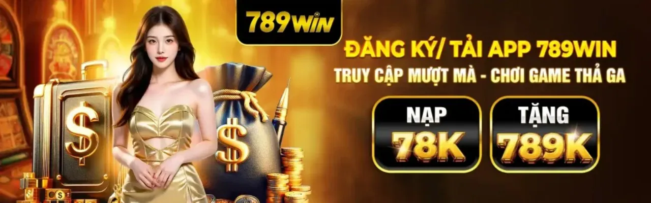 Bàn chơi Baccarat với các lá bài và chip cược